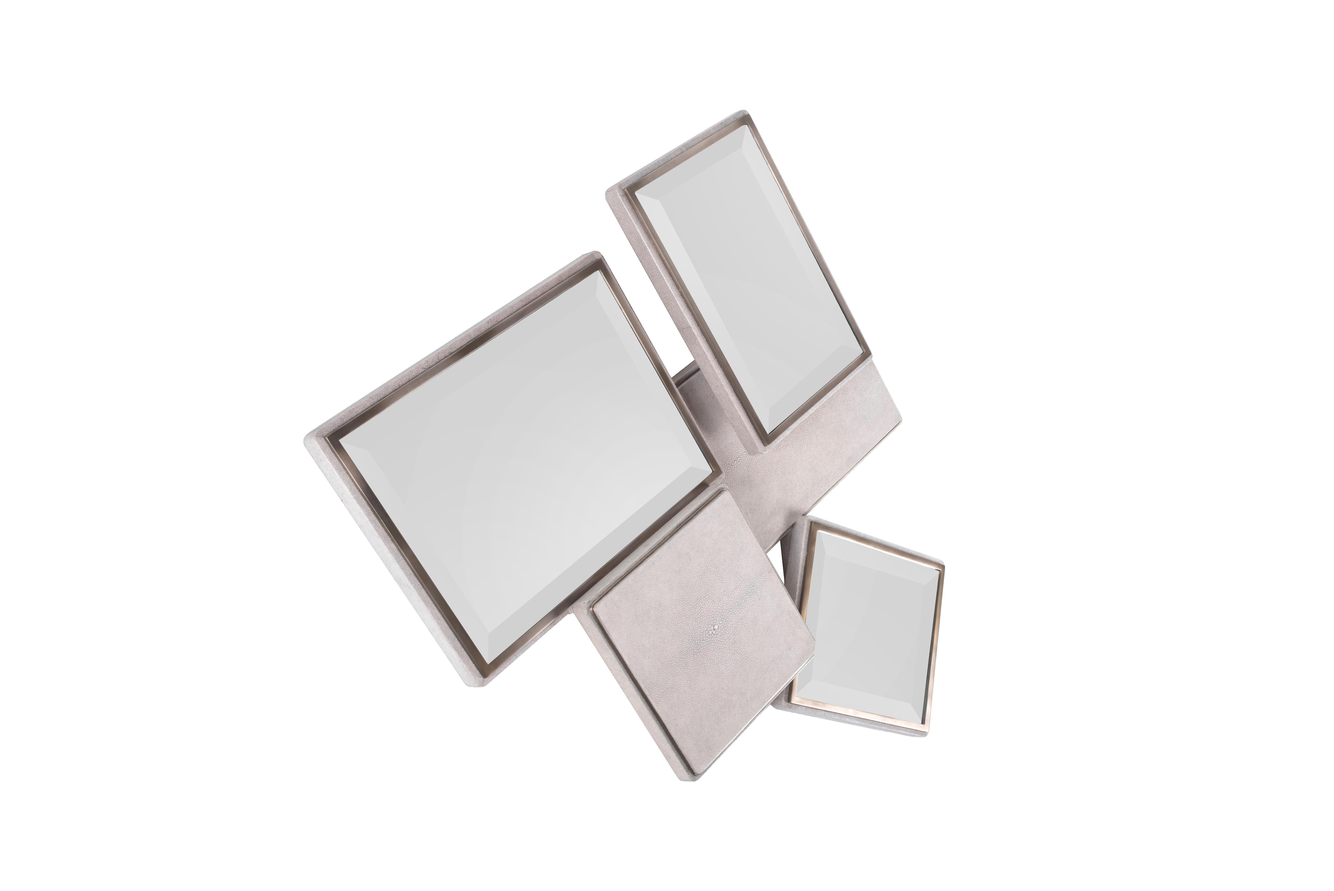 Mondrian-Spiegel, groß, cremefarbenes Chagrin- und Bronze-Patina-Messing von Kifu Paris (Handgefertigt) im Angebot