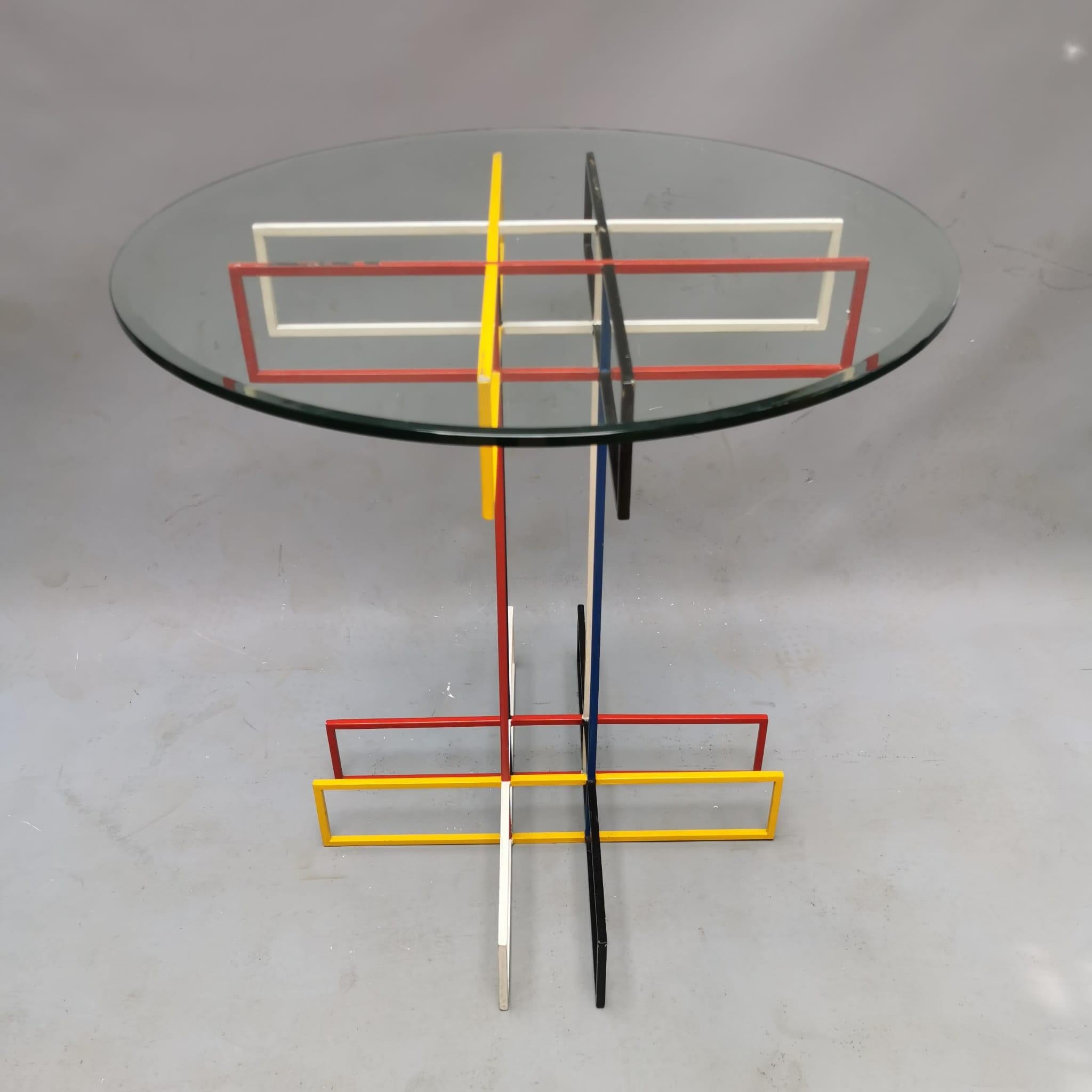 A table inspired by the artistic work of Piet Mondrian, with these slender metal legs colored in red, yellow, blue and black. A clear reference to the work of the Dutch artist, this table fits as a unique object within a home. Intriguing and