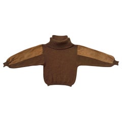 Mondrian Wool Turtleneck Sweater with Suede Panel Sleeves (Pull à col roulé en laine avec manches en daim)