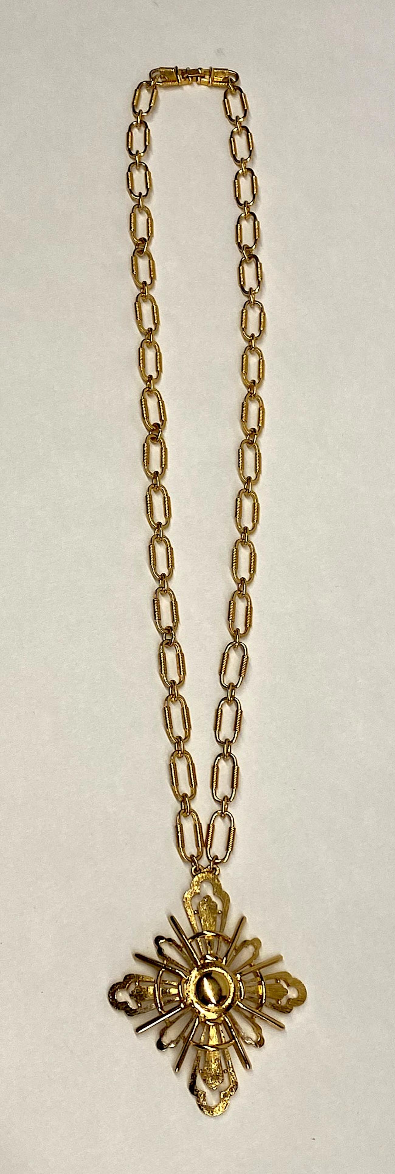 Monet 1960s Gold Medallion Pendant Necklace 3