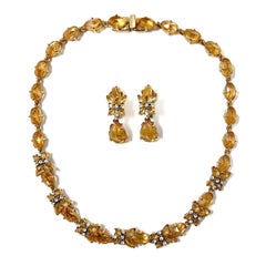 Set di collana e orecchini vintage Monet 1990s con placca d'oro e vetro citrino