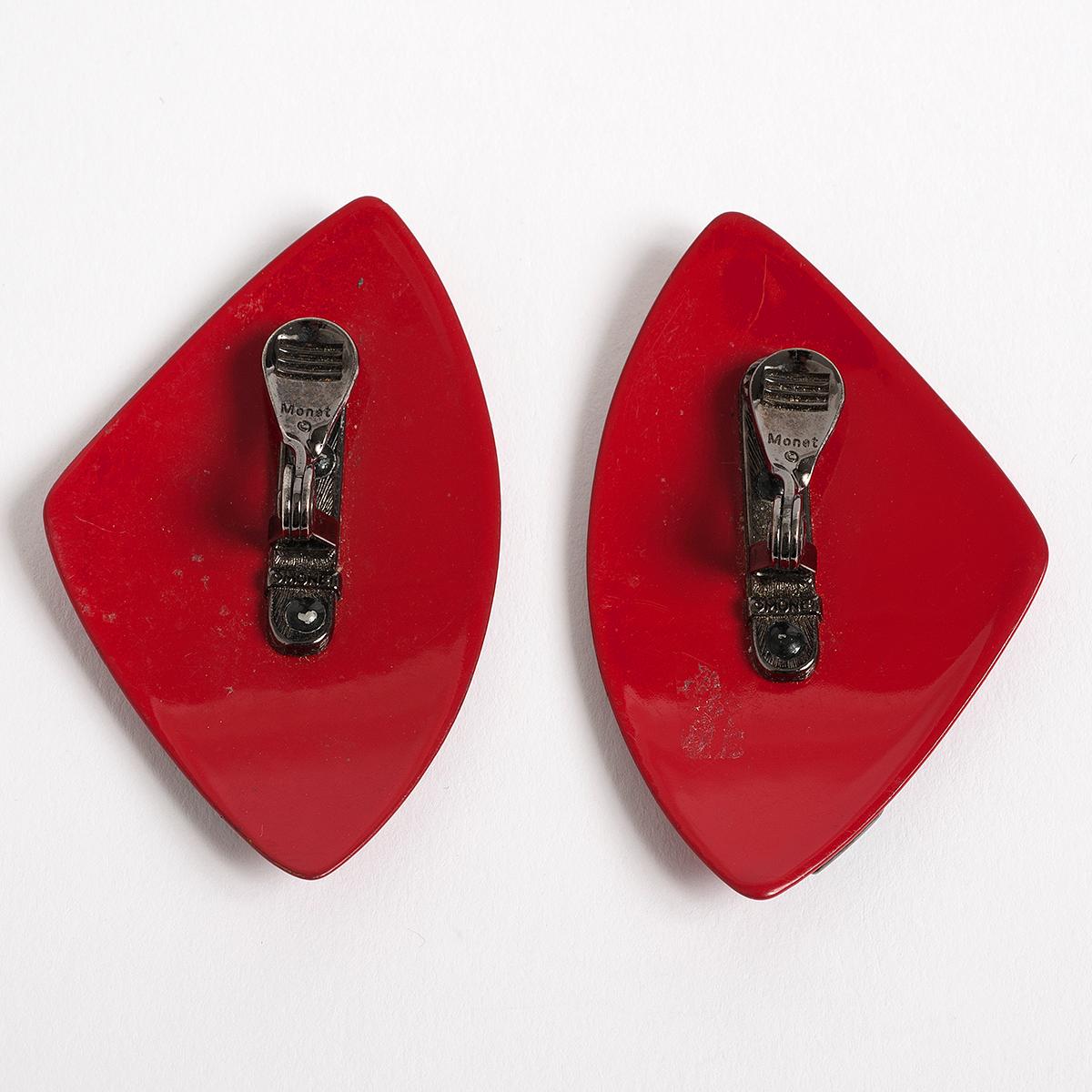 Monet-Ohrclips, 1980er-Jahre, Bakelit und Metallausführung. für Damen oder Herren