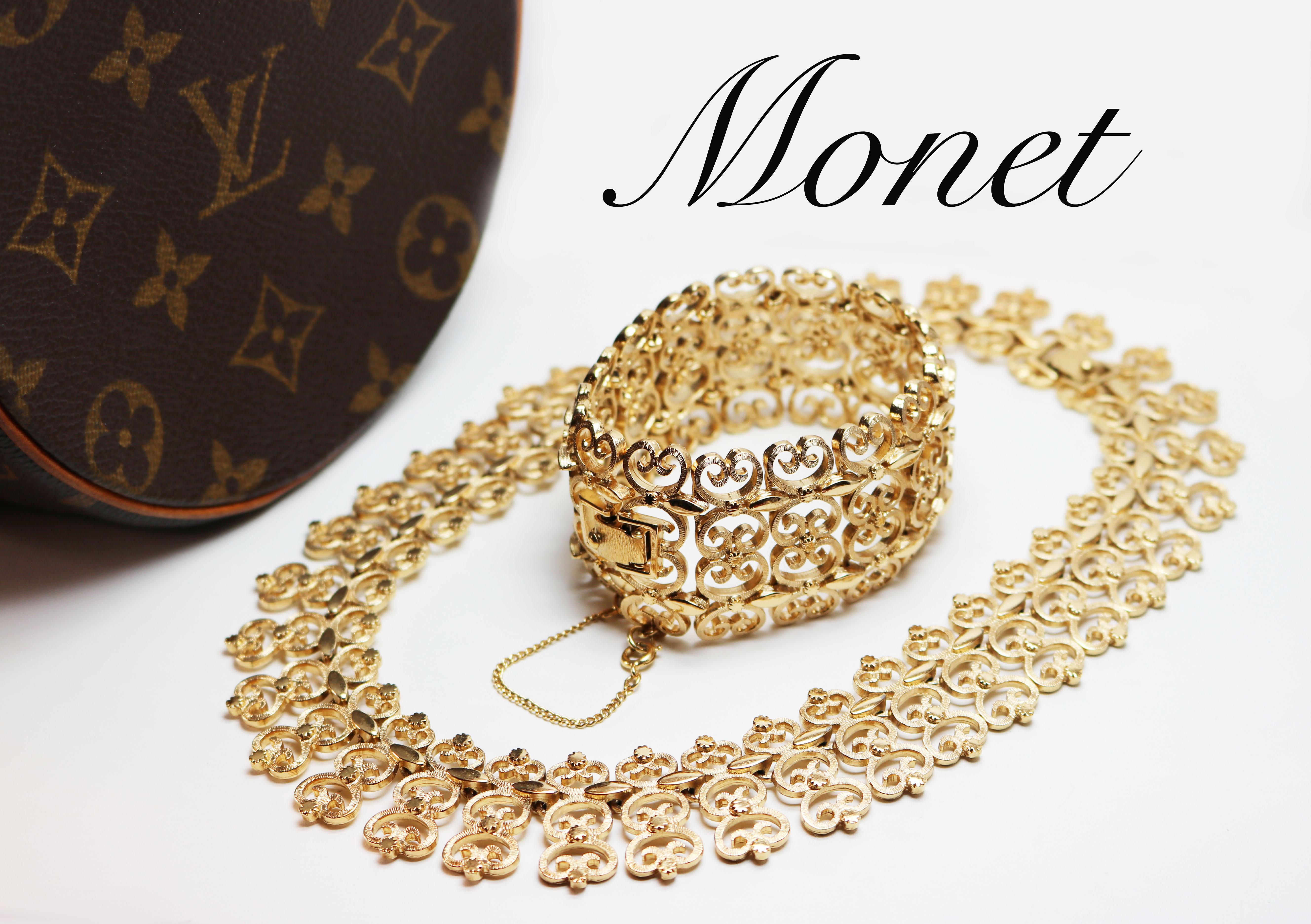 This stunning Monet parure features gold filigree links with polished, geometric, gold highlights forming these unique, chic and collectible pieces. The bracelet measures 7.5