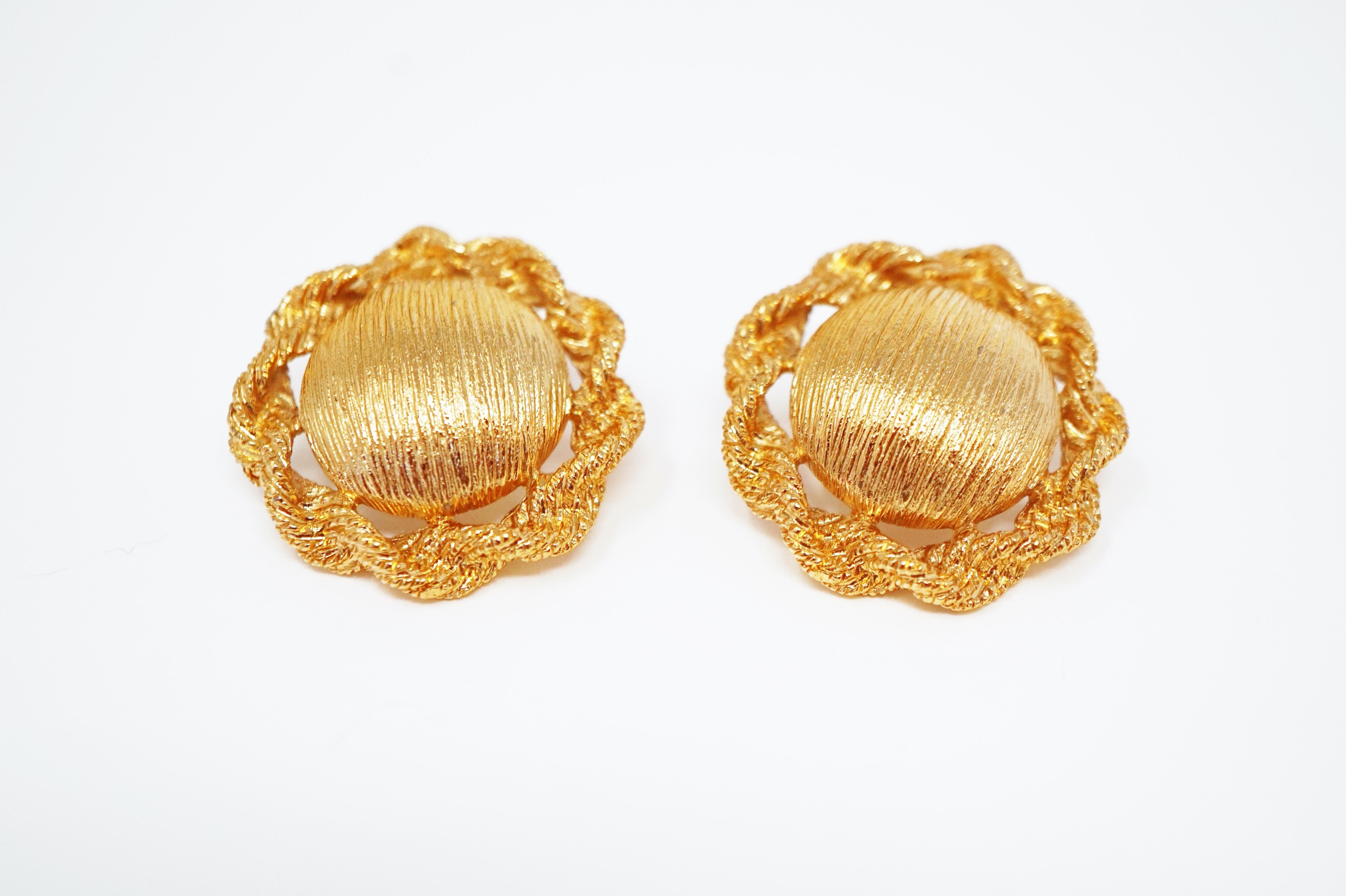 These smart statement earrings by Monet, circa 1955, are the perfect compliment to a tailored look. In immaculate vintage condition, these beauties would make a wonderful addition to a costume jewelry collection!

ABOUT MONET:
Monet was founded in