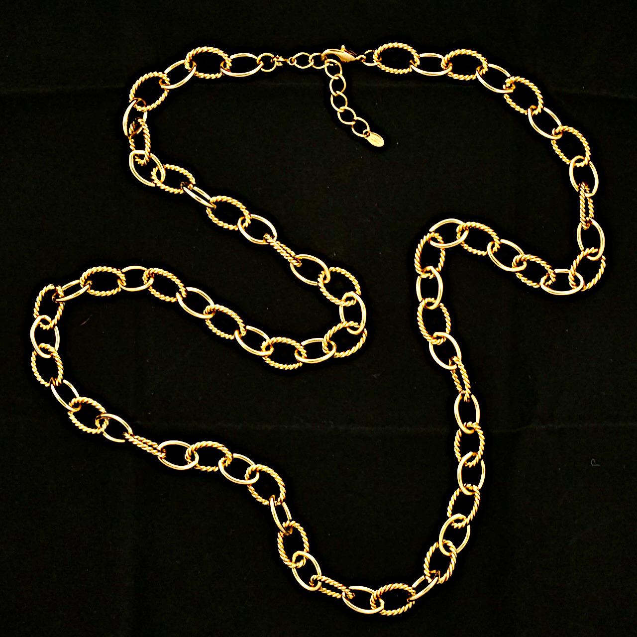 Monet Gold Plated Oval Link Chain Necklace circa 1980s  3