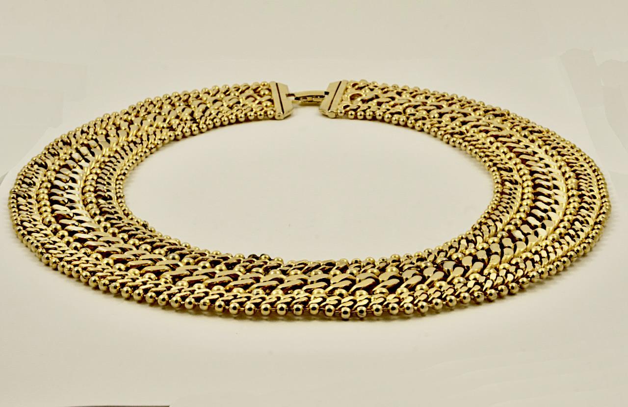 Monet Collana con collare a catena Curb and Ball placcata oro, circa anni '80 in vendita 1