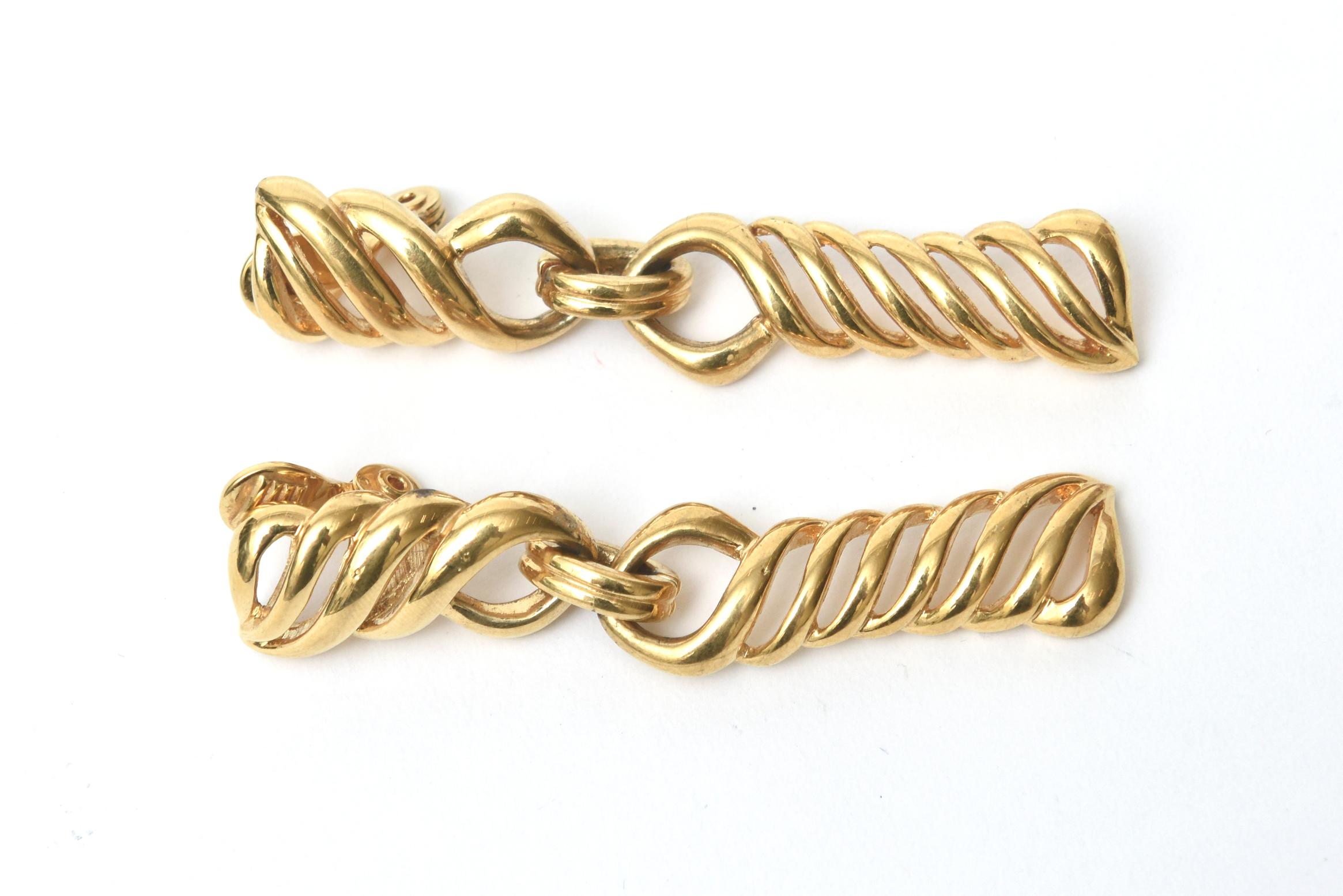 These great pair of signed Monet vintage gold plated spiral dangle sculptural clip on earrings are fabulous. They are vintage from the 60's. They are 3