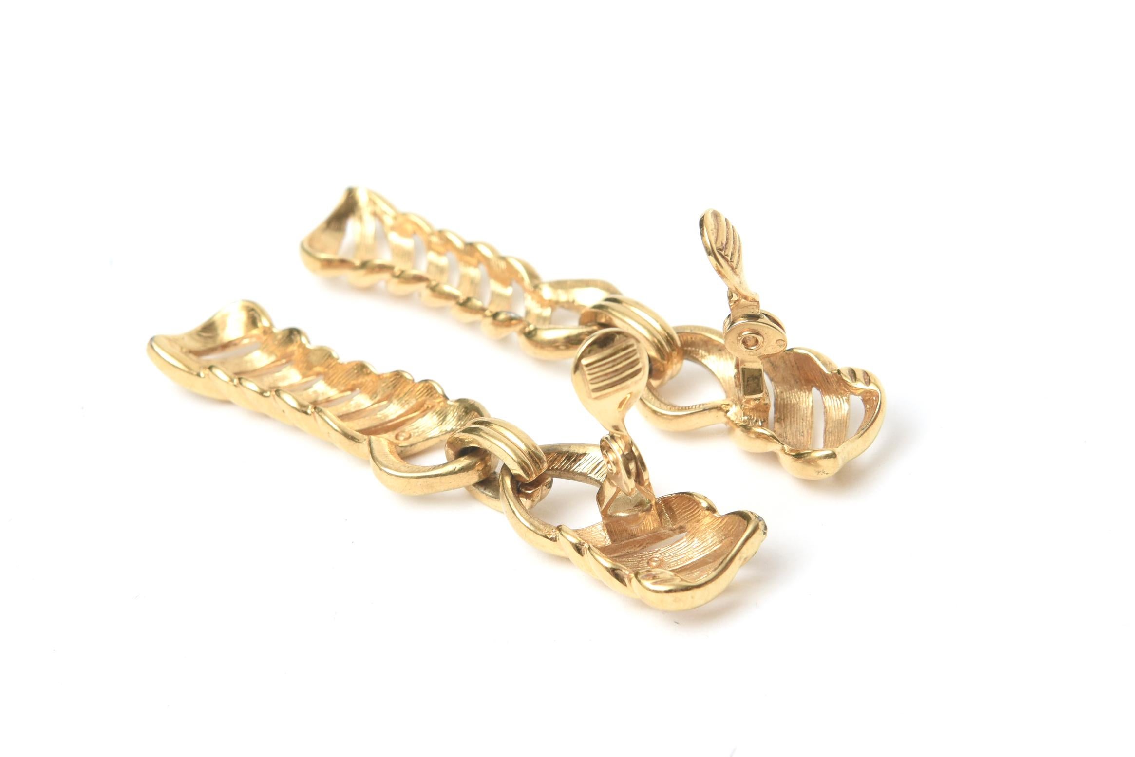 Modern Monet Vintage Spiral Gold Plated Dangle Clip On Earrings 