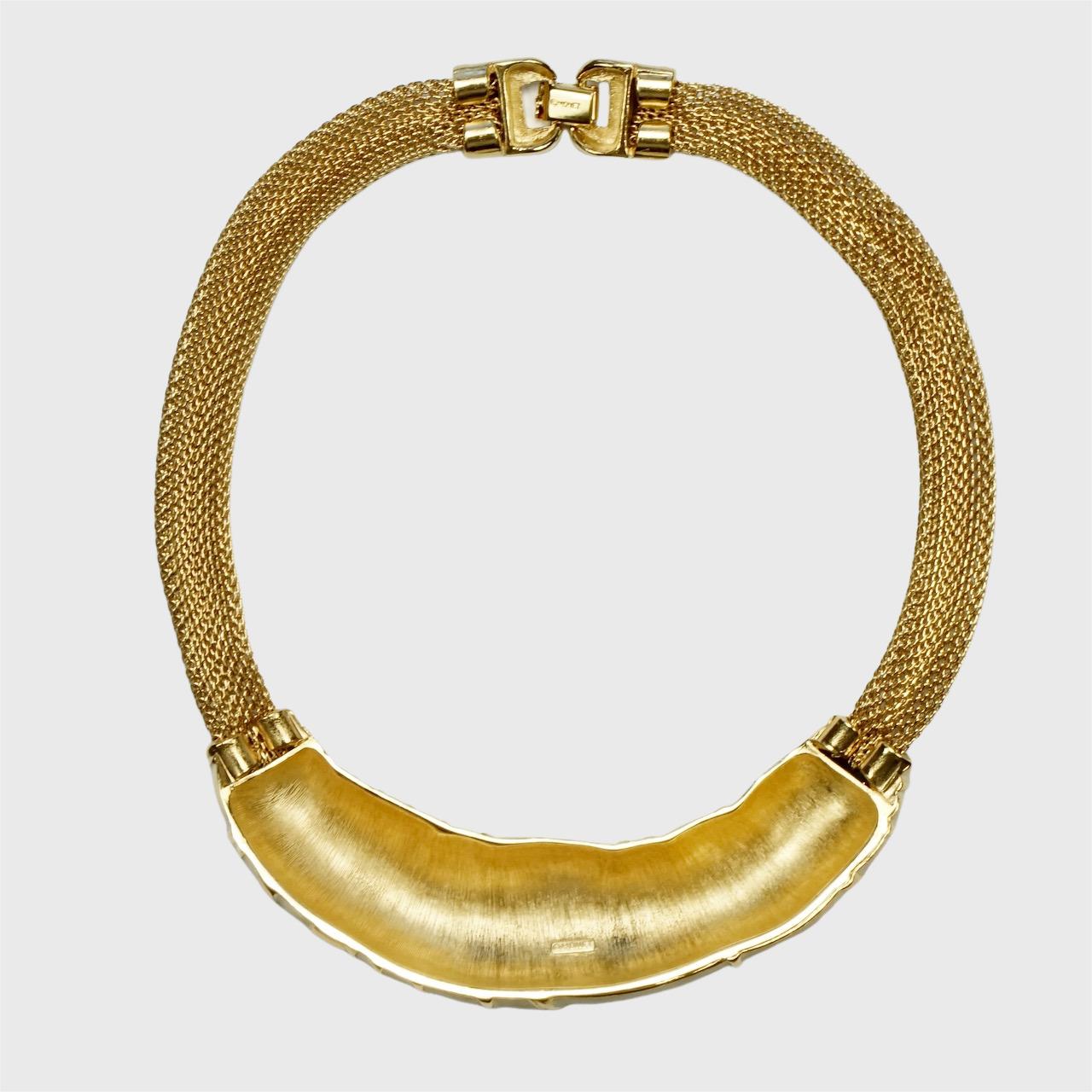 Set di collana e orecchini Monet placcato oro e smalto crema, circa anni '80 in vendita 3