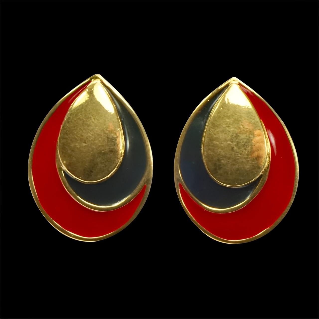Orecchini Monet a goccia placcati in oro con smalto rosso e nero, circa anni '80 in vendita 1