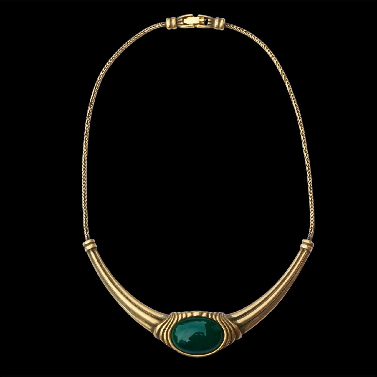 Collana Monet in oro e smalto grigio con pietra di vetro verde scuro in vendita 5