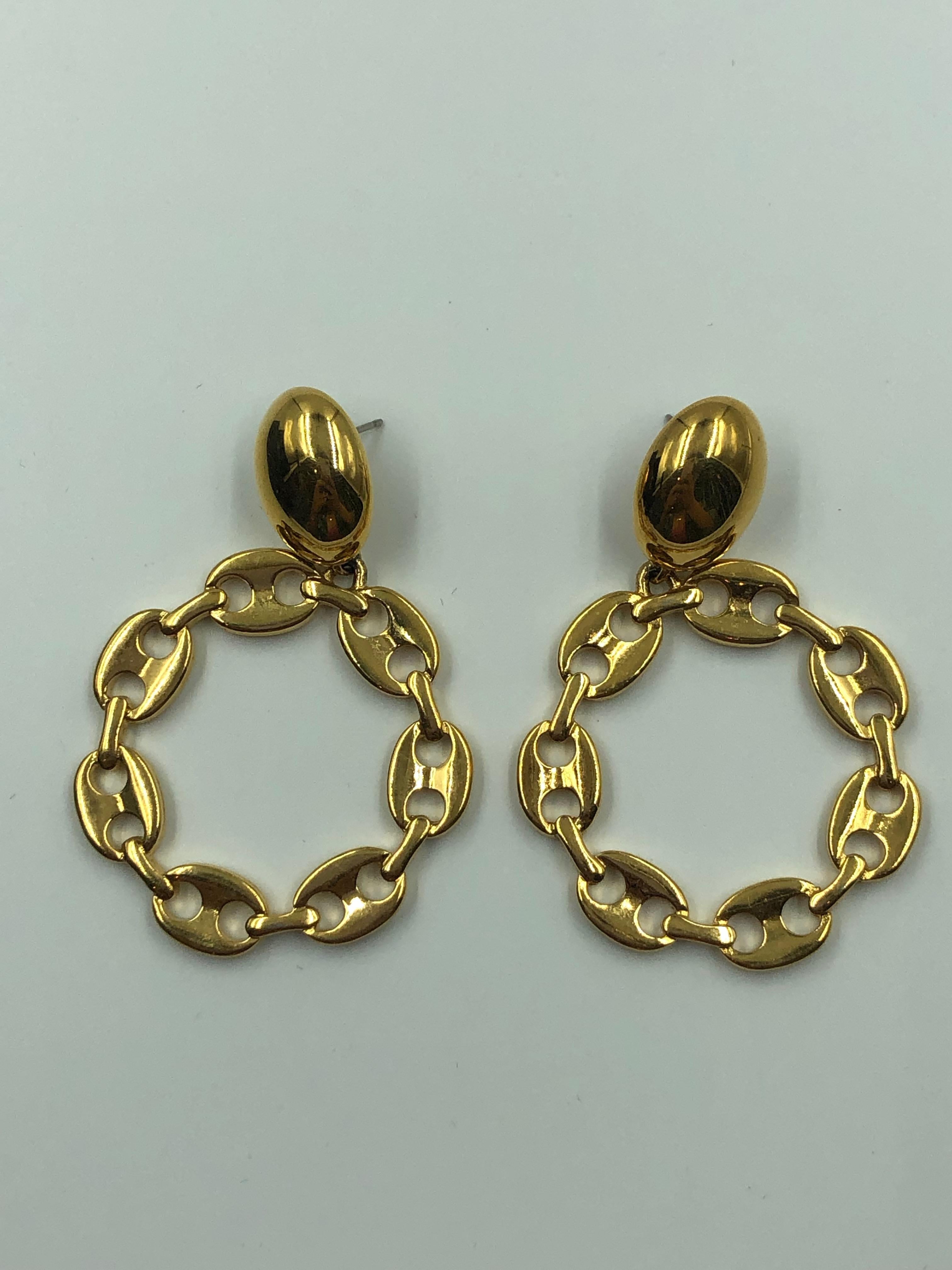 Monet Gucci Style A Link Orecchini rotondi con foro in tonalità oro

1,5