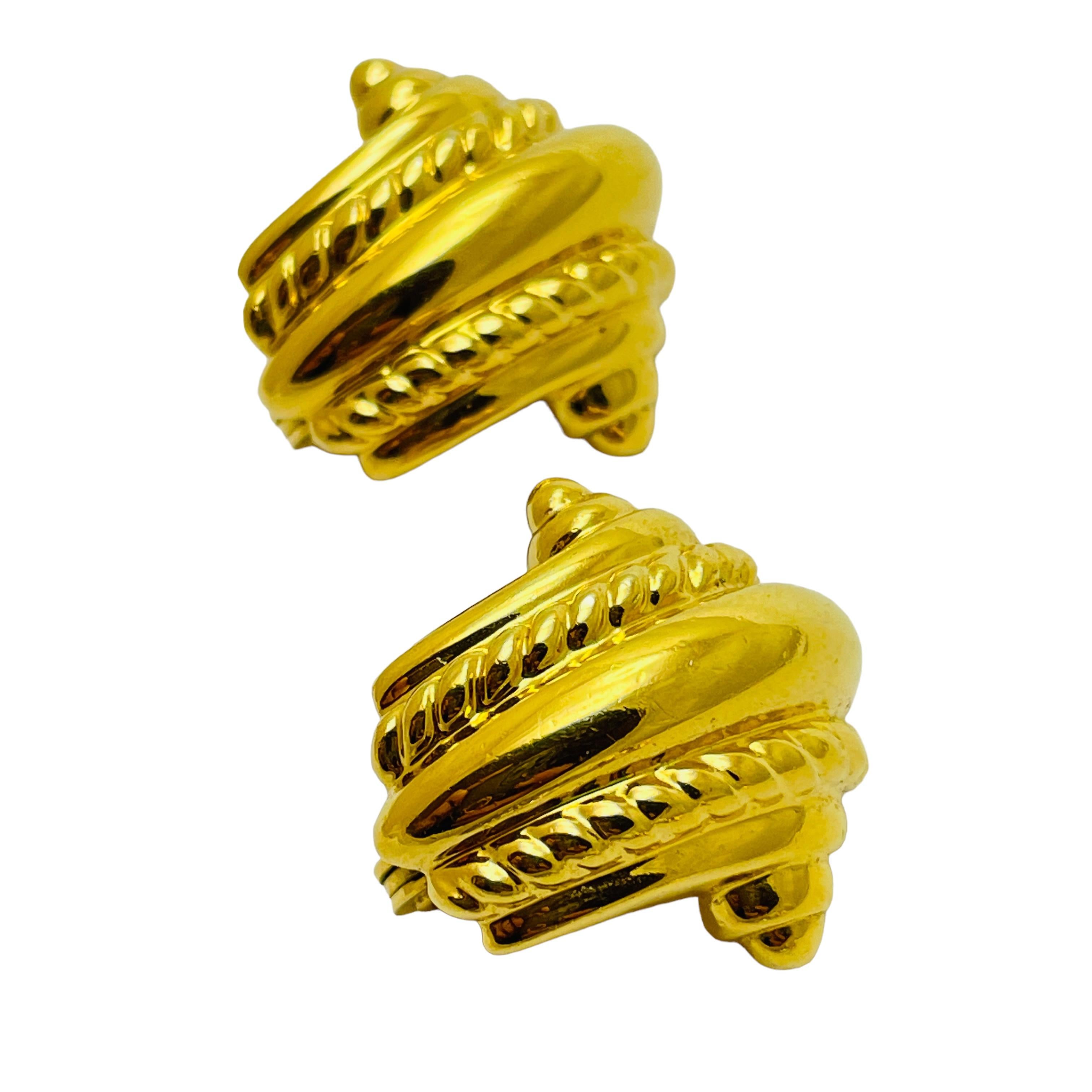 Women's MONET signed gold plated vintage designer clip on earrings For Sale
