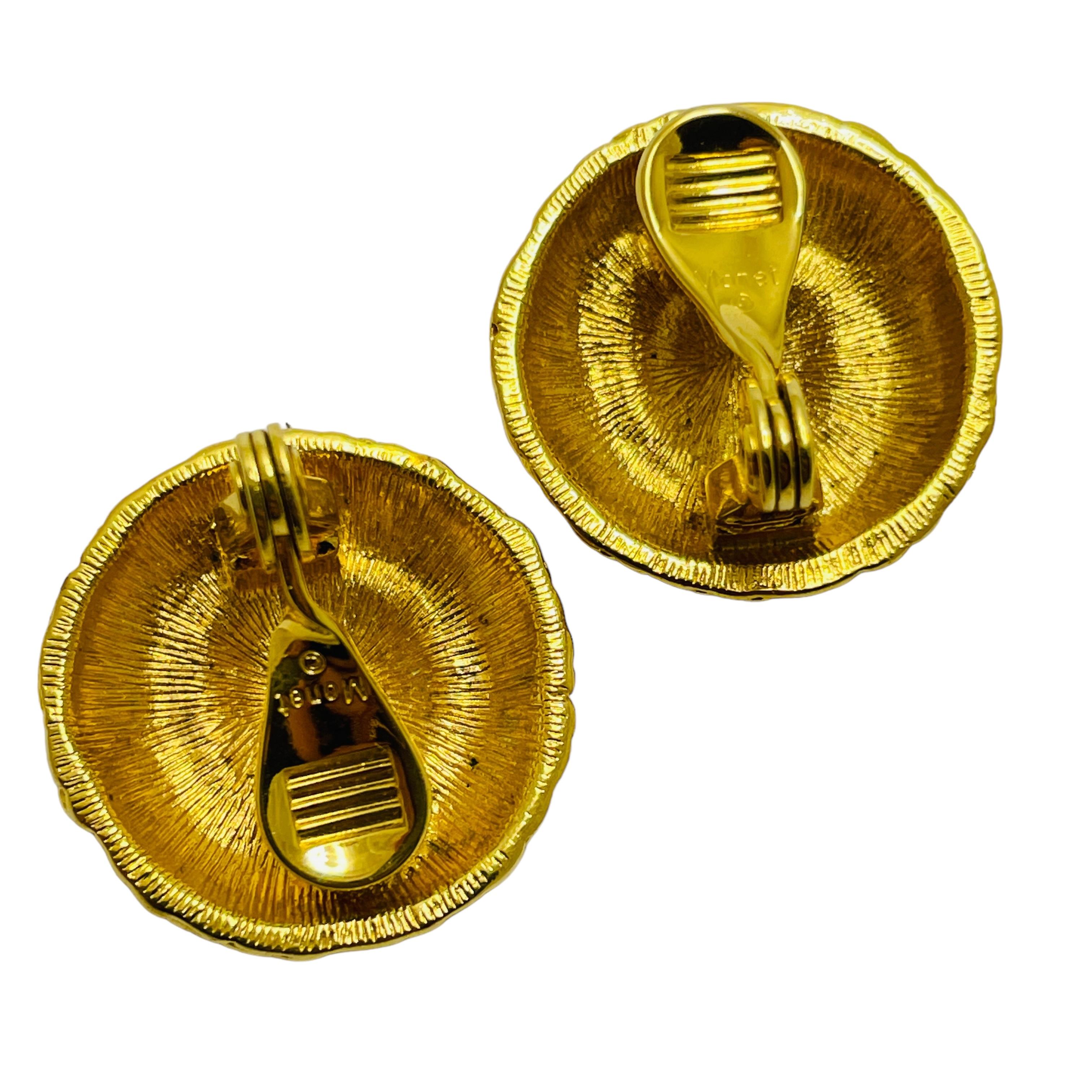 MONET signed gold tone enamel designer clip on earrings In Good Condition For Sale In Palos Hills, IL