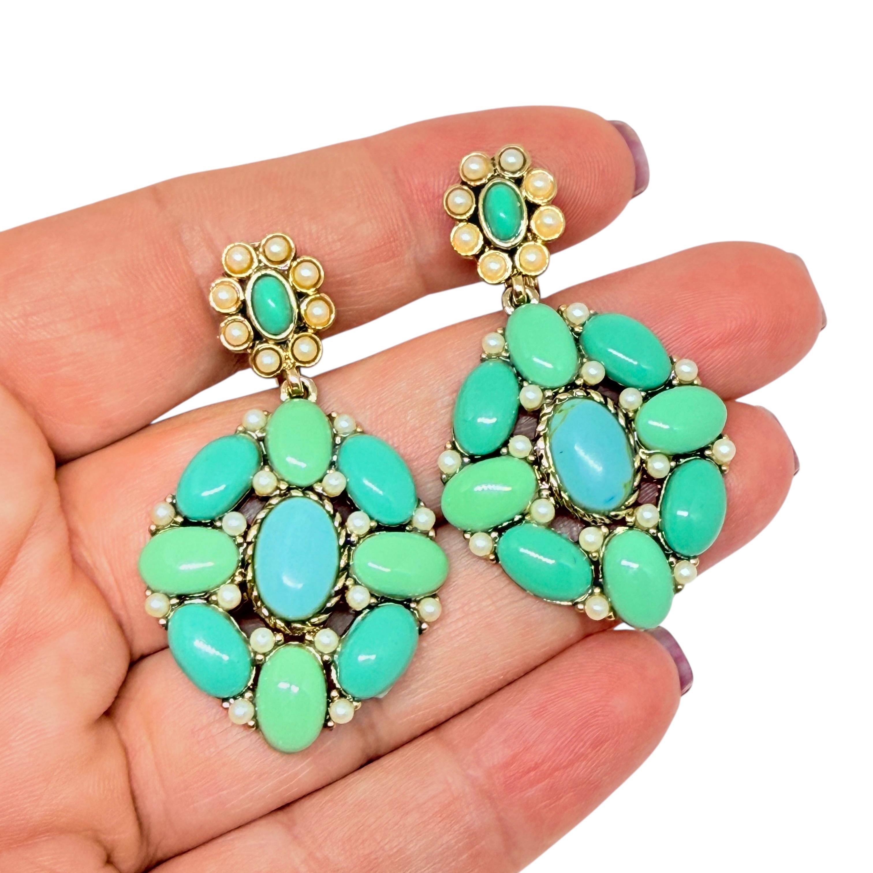 DÉTAILS

• signé MONET

• ton or avec fausses pierres

• Boucles d'oreilles design/One vintage
 
MESURES  

• CONDITION

•  très bon état vintage avec peu de signes d'usure 

 Sku 55

❤️❤️   BIJOUX VINTAGE DE CRÉATEURS   ❤️❤️

❤️❤️  ALEXANDER'S