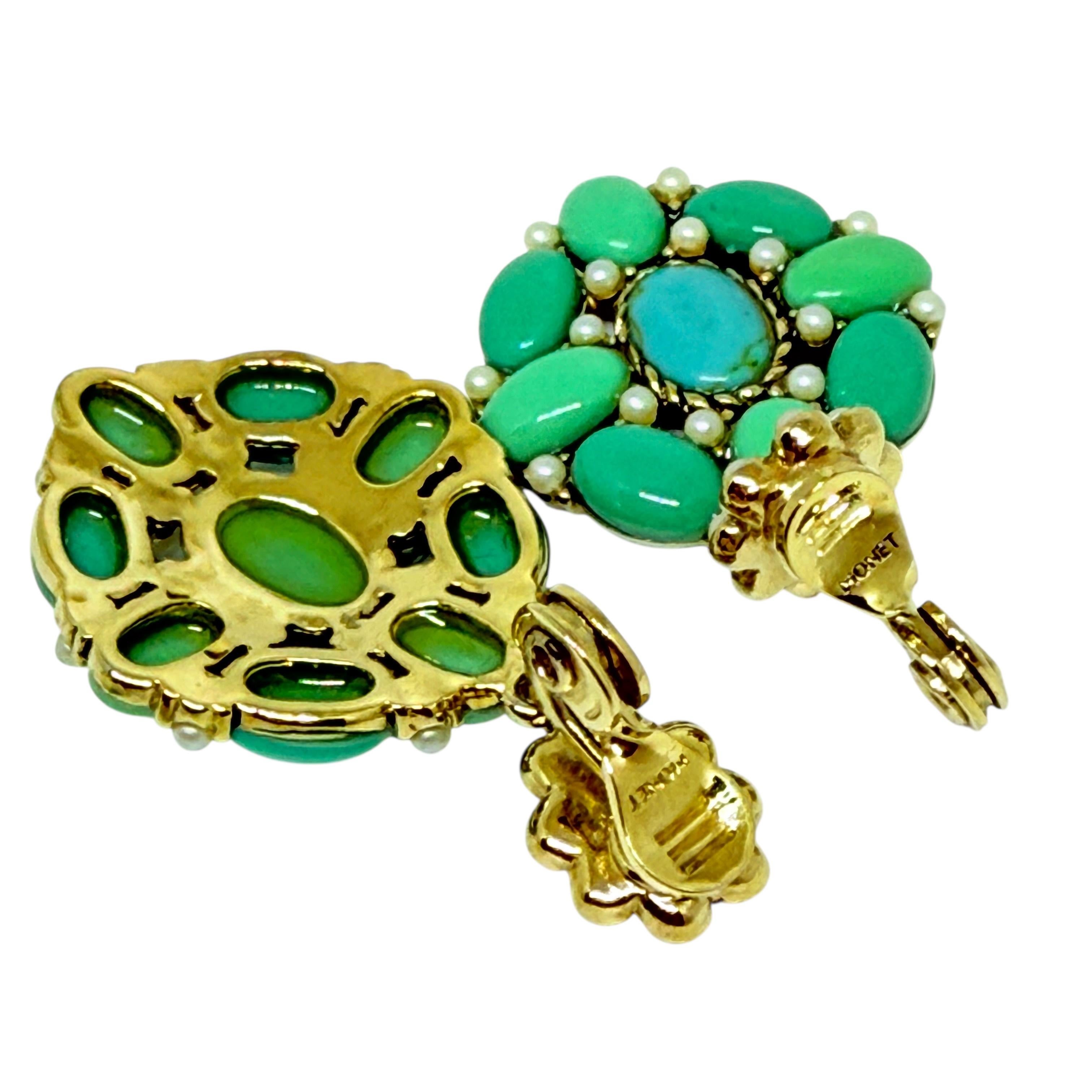 MONET - Boucles d'oreilles à clip en fausse turquoise signées et dorées Bon état - En vente à Palos Hills, IL