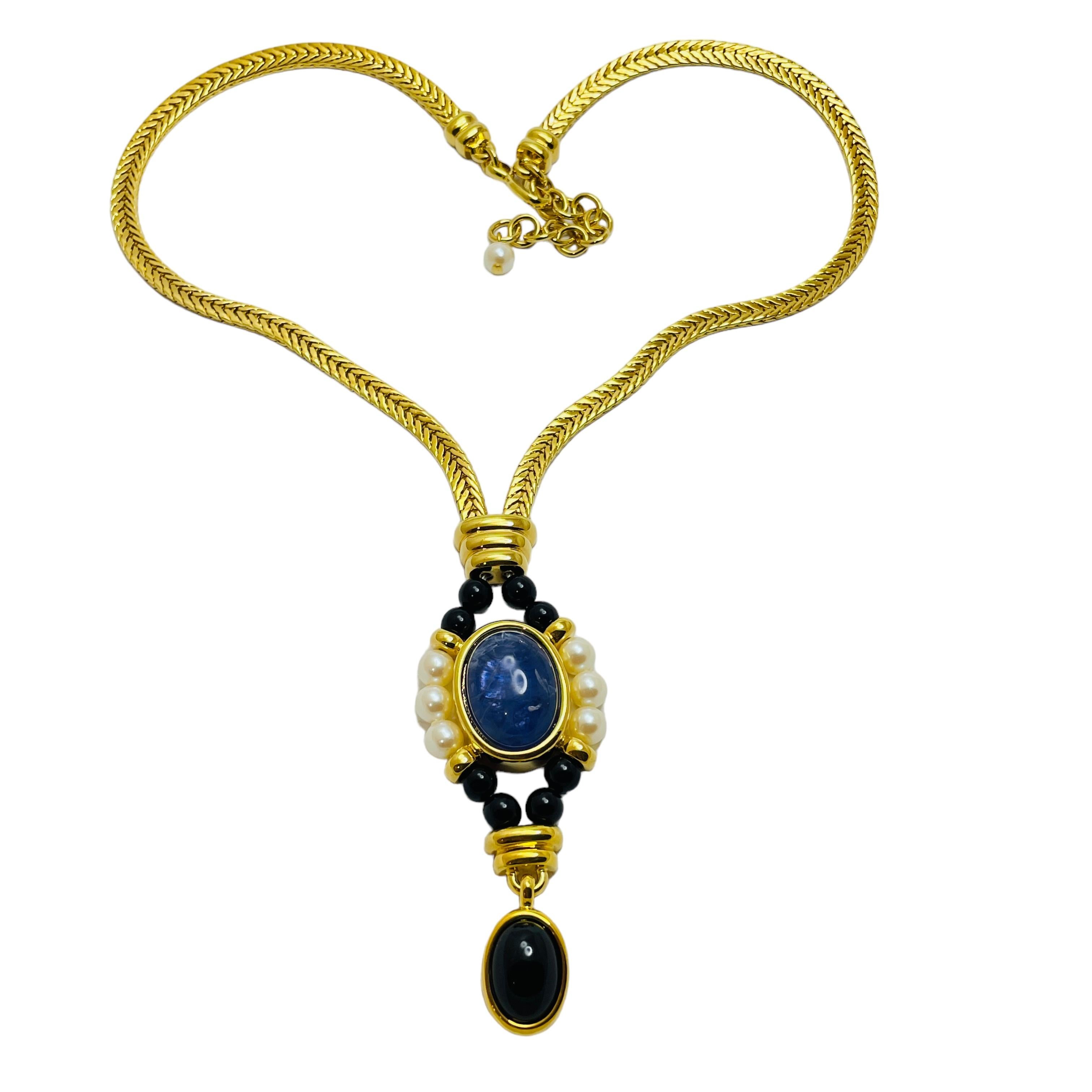Monet firmato Jewelers in oro con pietre di vetro, collana da passerella del designer Moghul in vendita 1