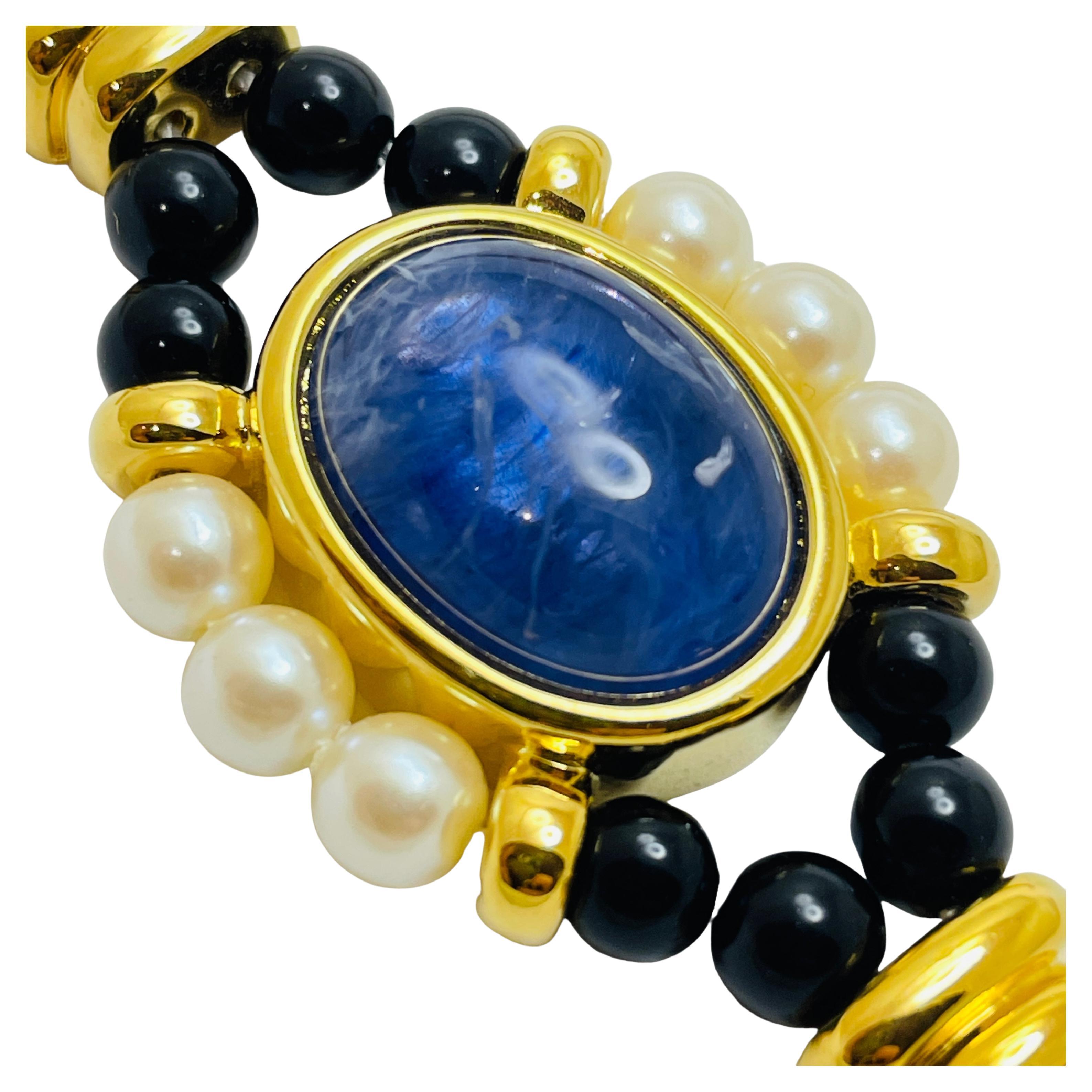 Monet firmato Jewelers in oro con pietre di vetro, collana da passerella del designer Moghul