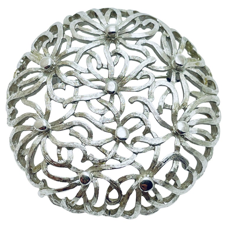 Broche ancienne Art déco en platine avec diamants, années 1920 En vente