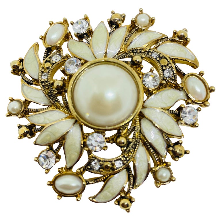 Monet signed brooch Vintage MONET signed gold tone designer brooch For Sale at  main image 4