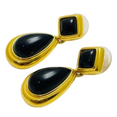 MONET signé vintage or noir lucite dangle designer runway earrings
