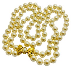 MONET signed vintage gold bow clasp glass pearls designer runway necklace