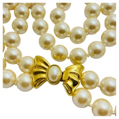 MONET signed Vintage gold bow clasp glass pearls designer runway necklace