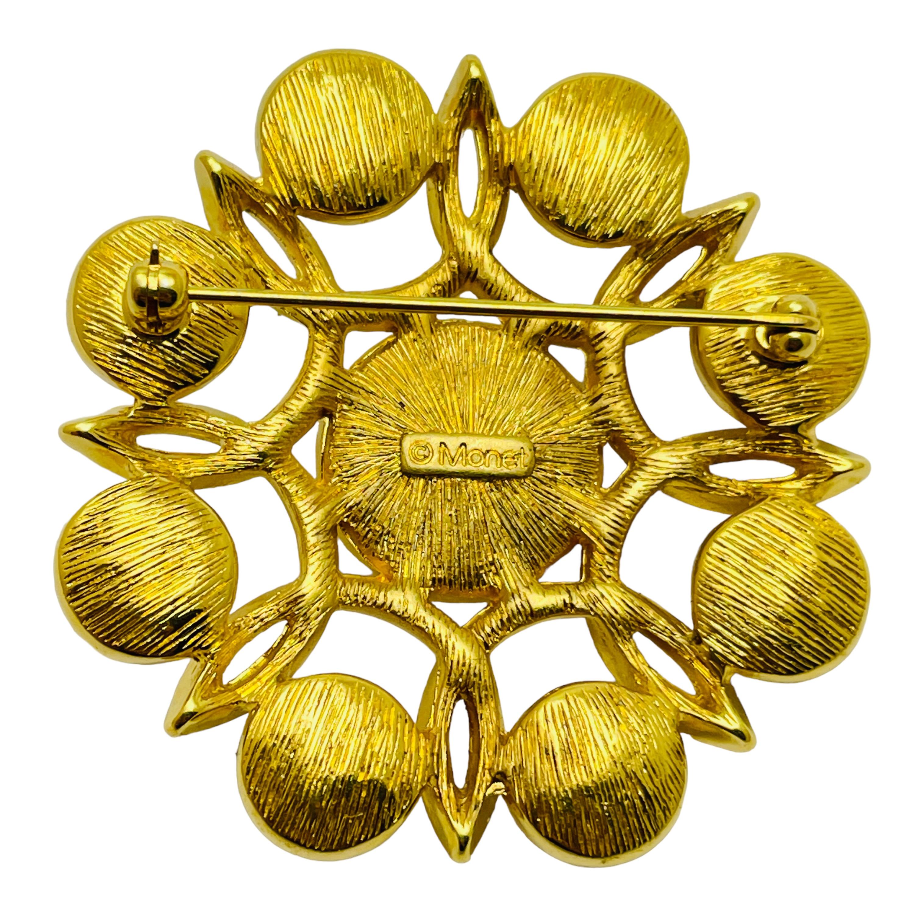 MONET signed vintage gold pearl designer brooch In Good Condition For Sale In Palos Hills, IL