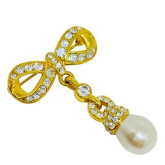 MONET signed vintage gold rhinestone pearl bow designer brooch