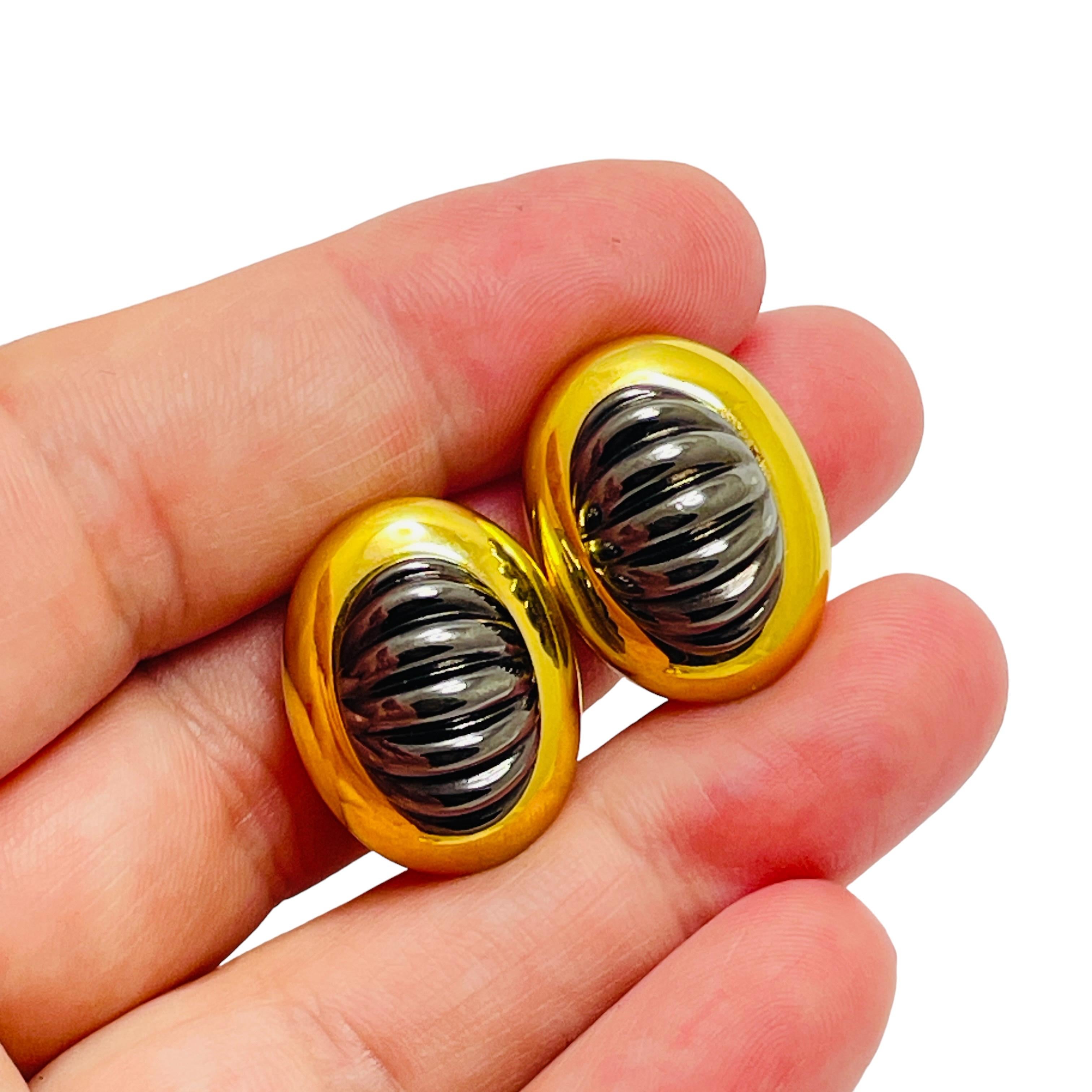 Women's MONET signed vintage gold silver designer runway clip on earrings For Sale