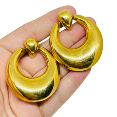 Orecchini a clip firmati Monet con battente d'oro d'epoca, modernista e di design