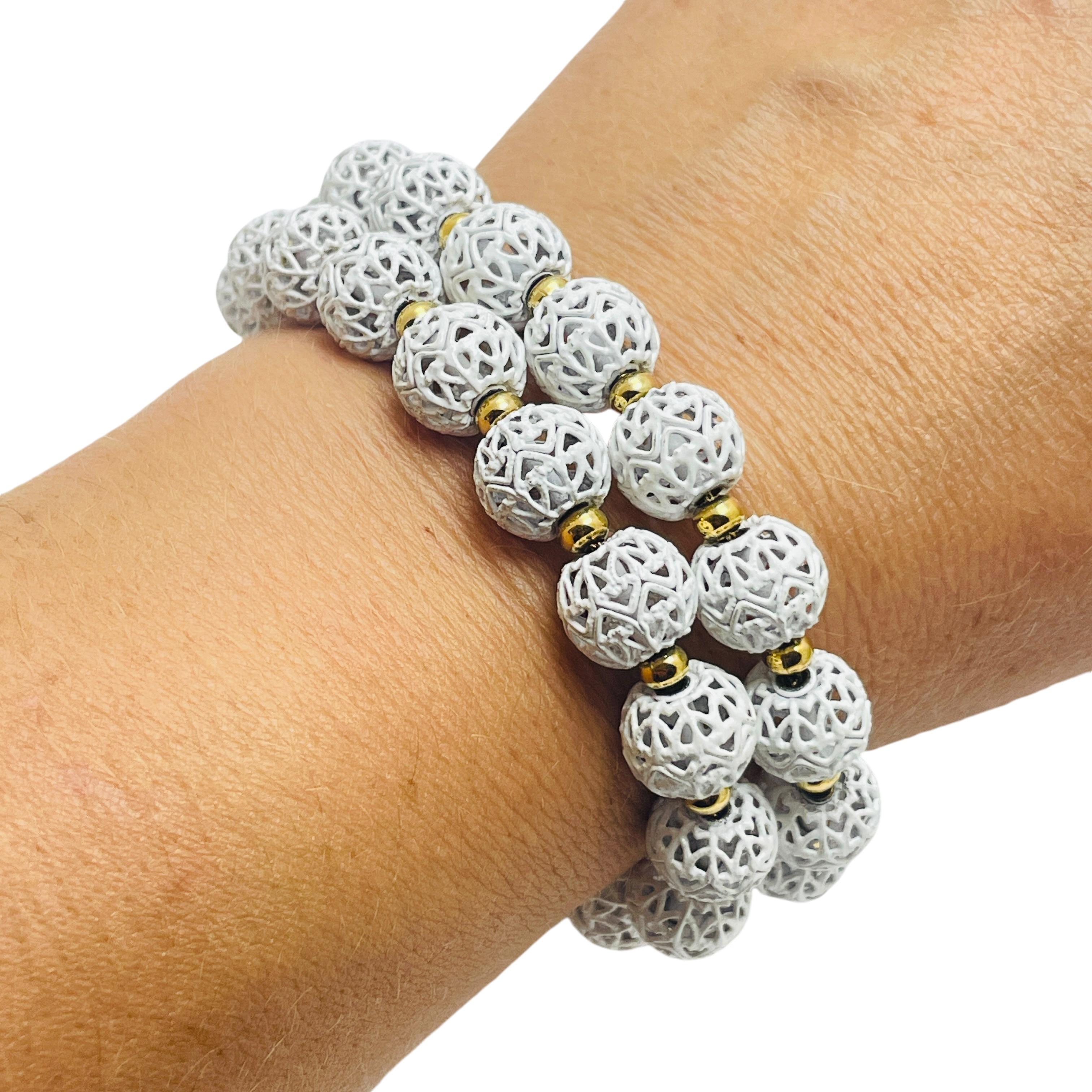 MONET signiert vintage Goldton eweiß Emaille Perlen Designer-Armband Damen im Angebot