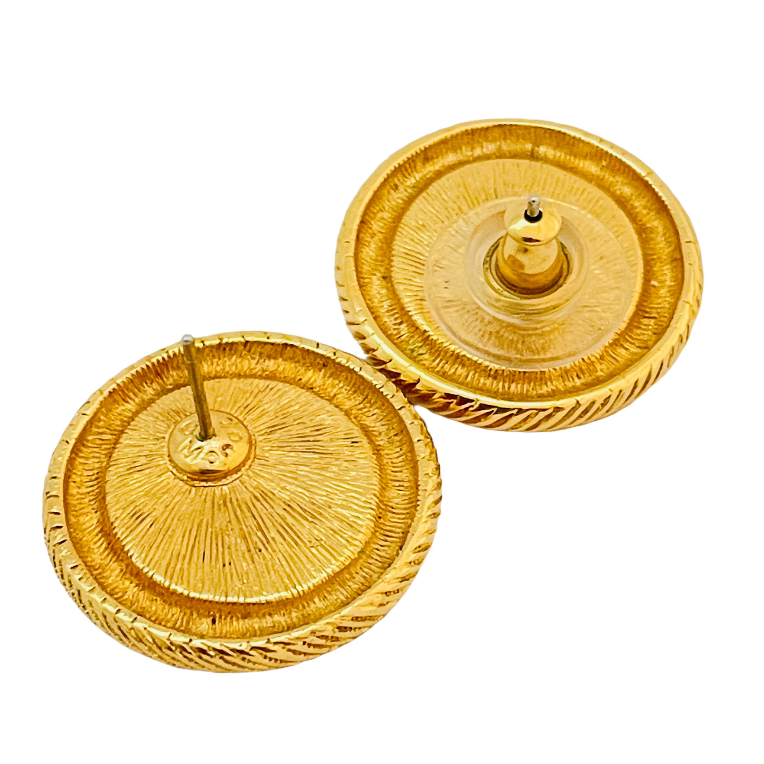 Orecchini firmati Monet con smalto d'epoca in tonalità oro In condizioni buone in vendita a Palos Hills, IL