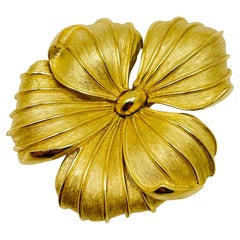 MONET signed vintage gold tone flower designer brooch