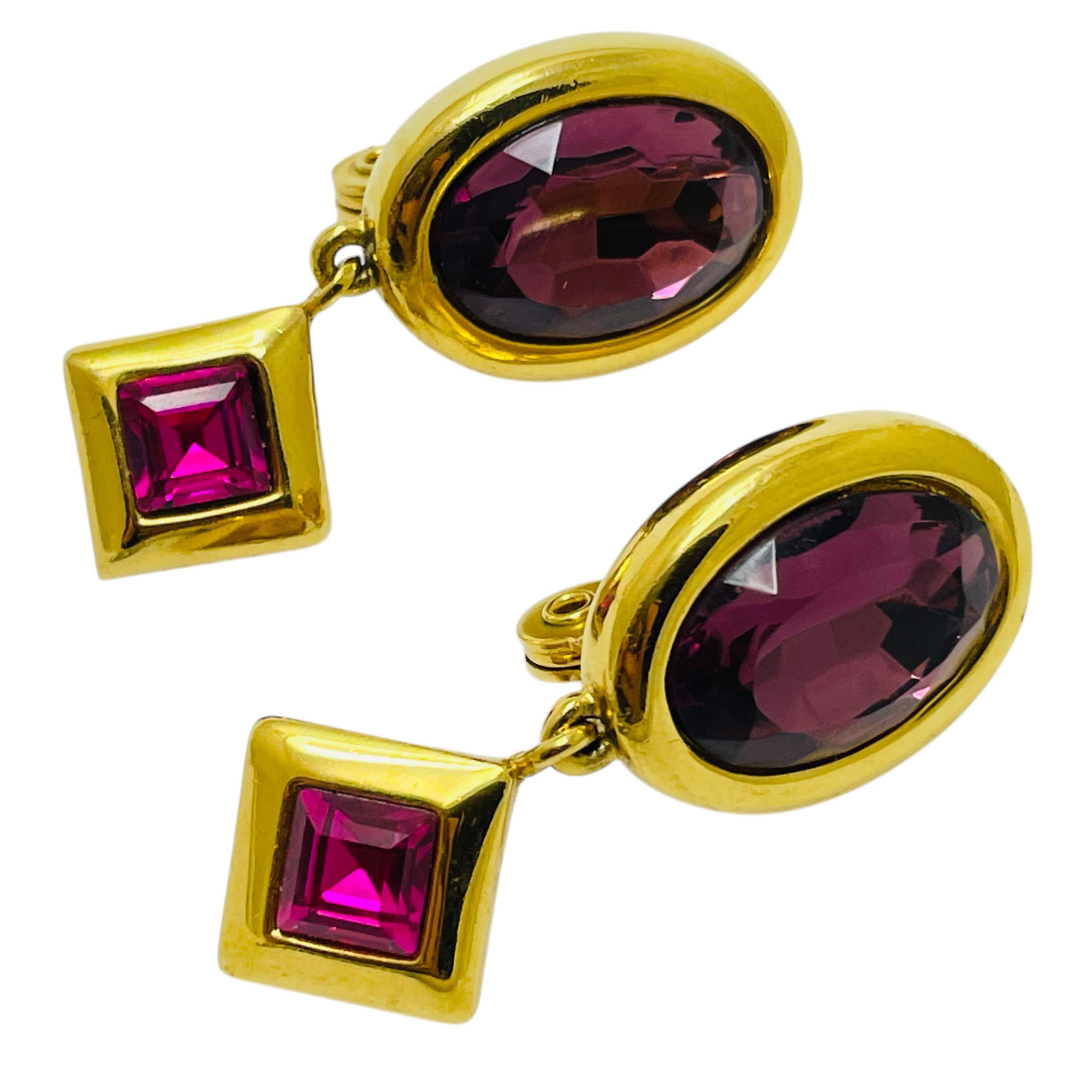 DETTAGLI

- firmato Monet 

- tonalità oro con pietre di vetro

- orecchini vintage di design

MISURE  

- 

CONDIZIONE

-  ottime condizioni vintage con minimi segni di usura 

 Sku 49

❤️❤️  GIOIELLI VINTAGE DI DESIGN ❤️❤️

❤️❤️  ALEXANDER'S