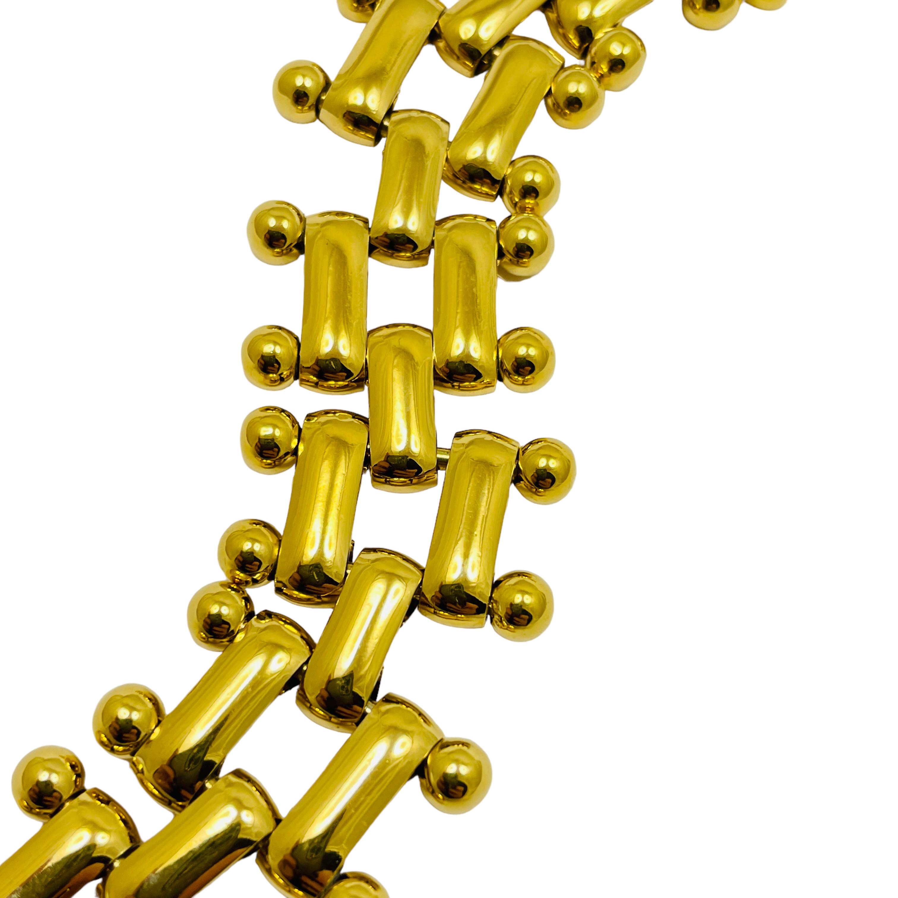 DETAILS

- • signiert MONET

- • Goldton 

- • vintage designer armband
  

MASSNAHMEN  

- •

CONDIT

- •  sehr guter Vintage-Zustand mit minimalen Gebrauchsspuren 

 Sku 32

❤️❤️   VINTAGE-DESIGNER-SCHMUCK   ❤️❤️

❤️❤️  ALEXANDER'S BOUTIQUE  ❤️❤️