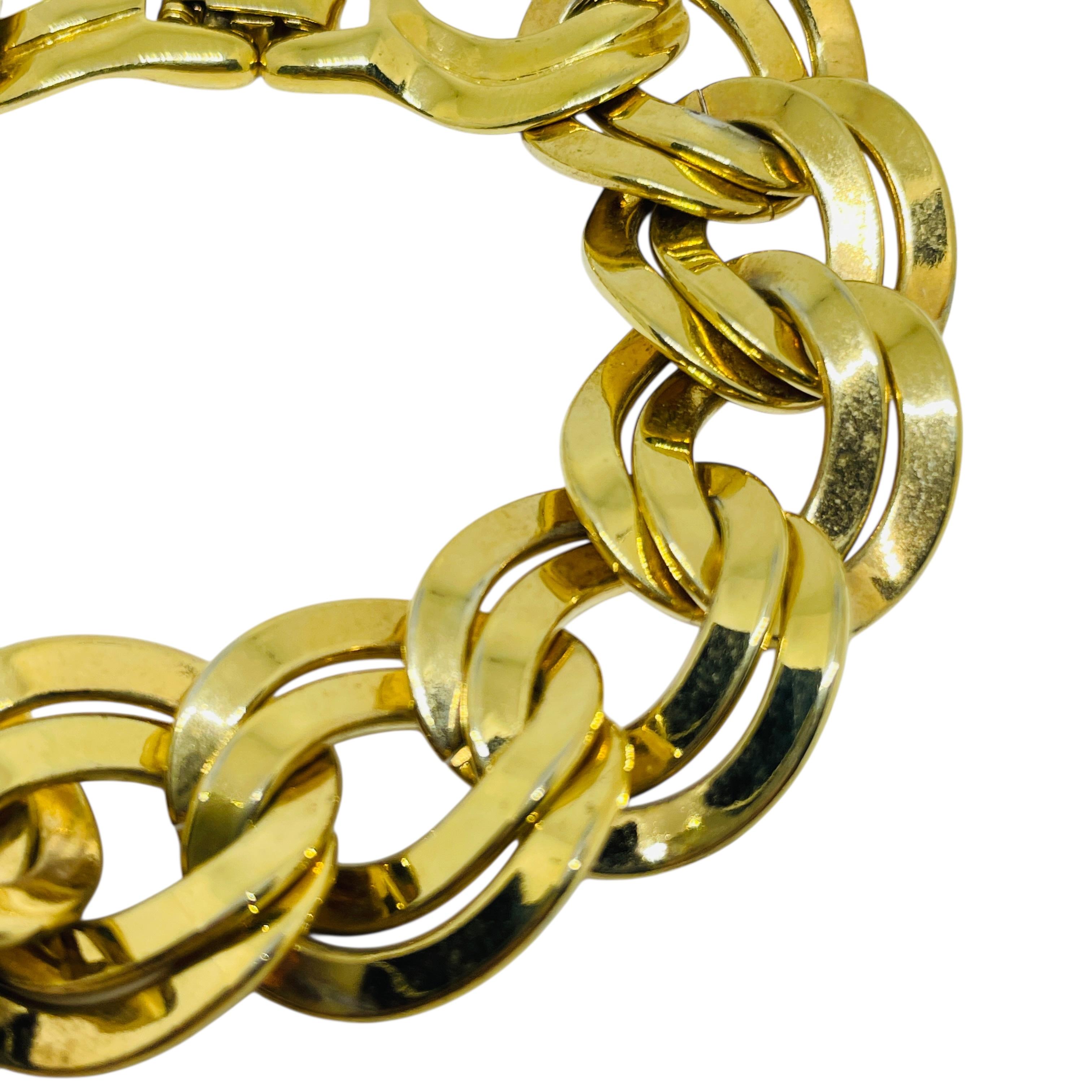 Femenino o masculino MONET signed vintage gold tone massive chain designer bracelet en venta