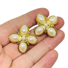 MONET signiert Vintage Goldton Perle Malteserkreuz Designer Ohrringe durchbohrt