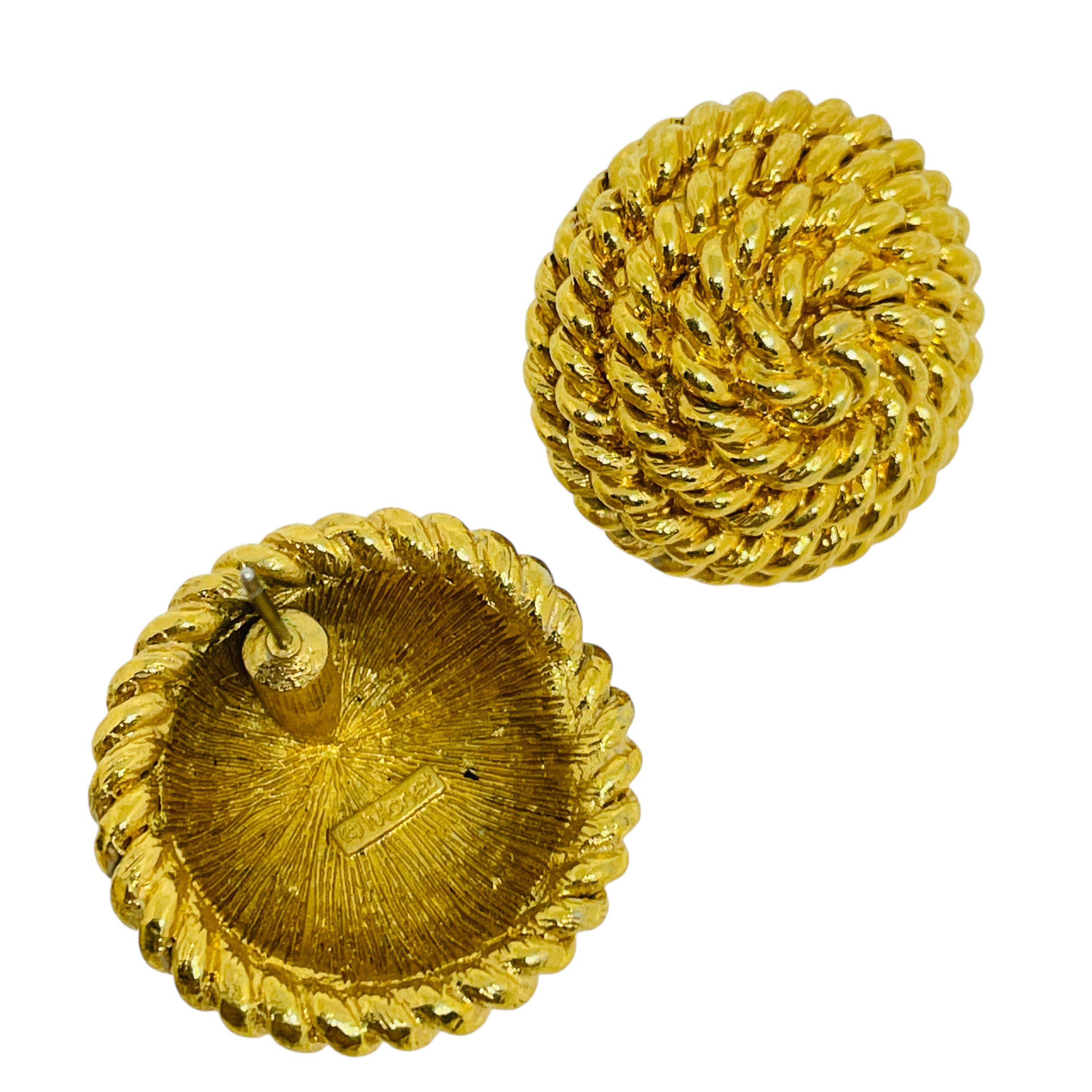 MONET signed vintage gold tone rope swirl designer post earrings In Good Condition For Sale In Palos Hills, IL