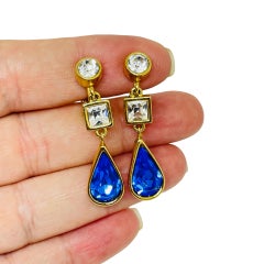 MONET signed vintage gold tone sapphire glass designer clip on dangle earrings