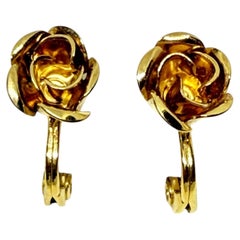 Orecchini a clip firmati Monet, vintage, in tonalità oro, con piccoli fiori di design