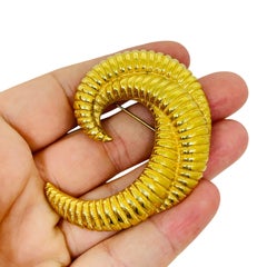 MONET signed vintage gold tone swirl designer brooch