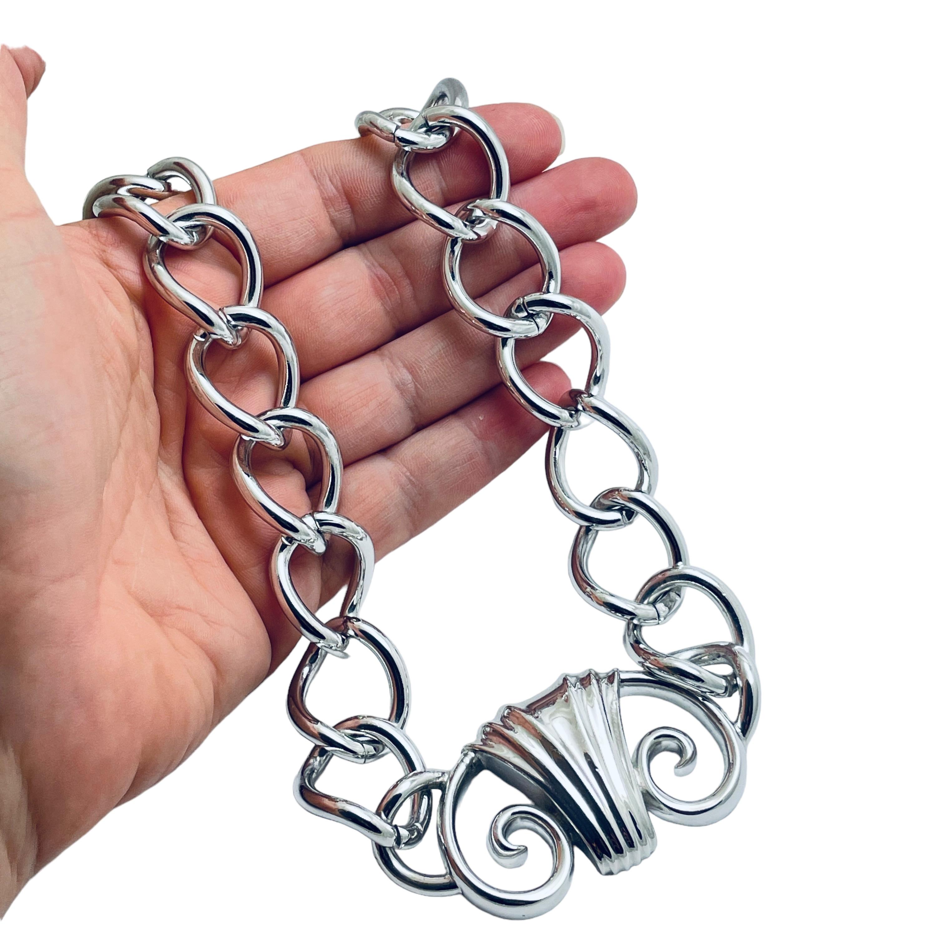 Monet firmata collana vintage con catena d'argento di design in vendita 1