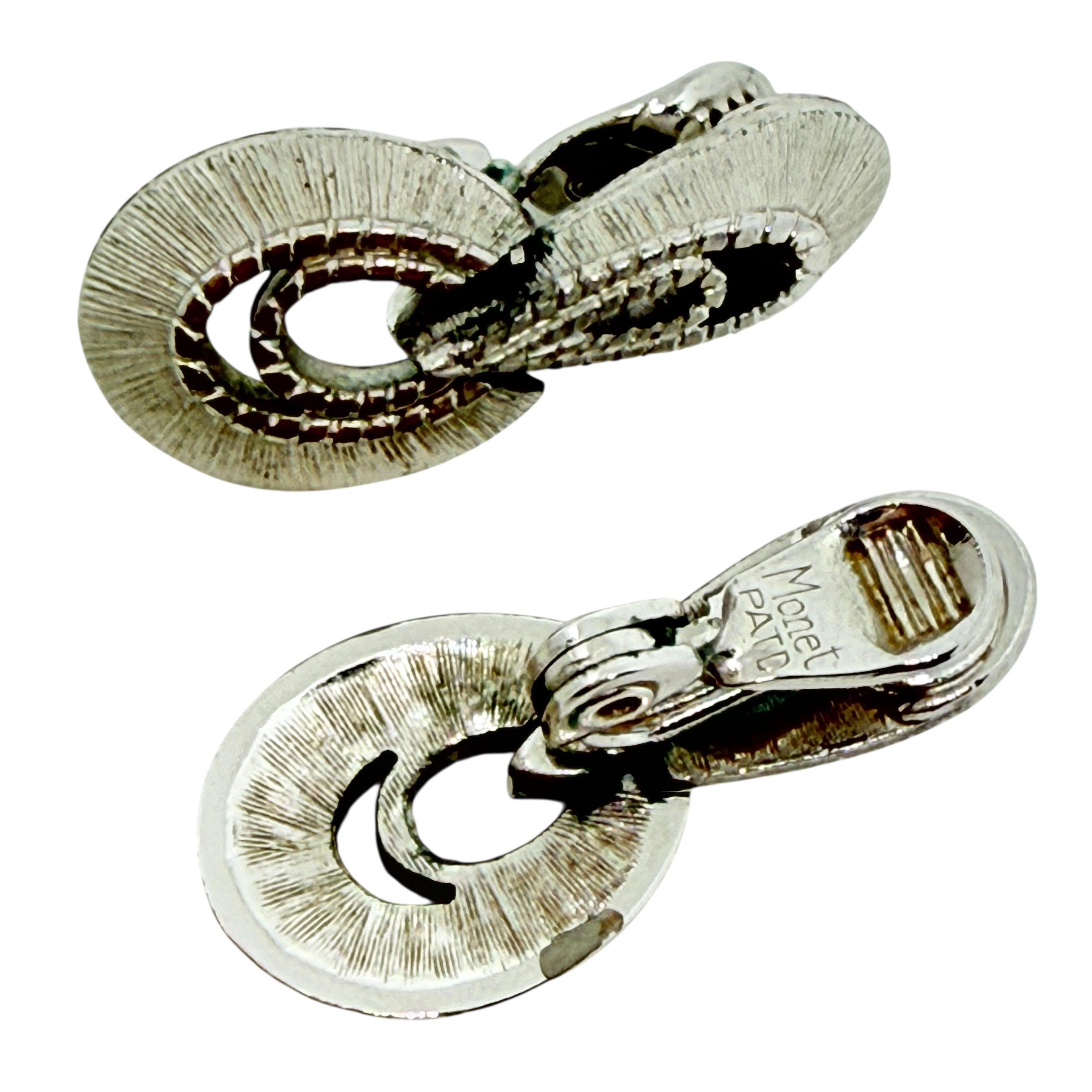 Orecchini a clip firmati Monet con battente d'argento d'epoca In condizioni buone in vendita a Palos Hills, IL