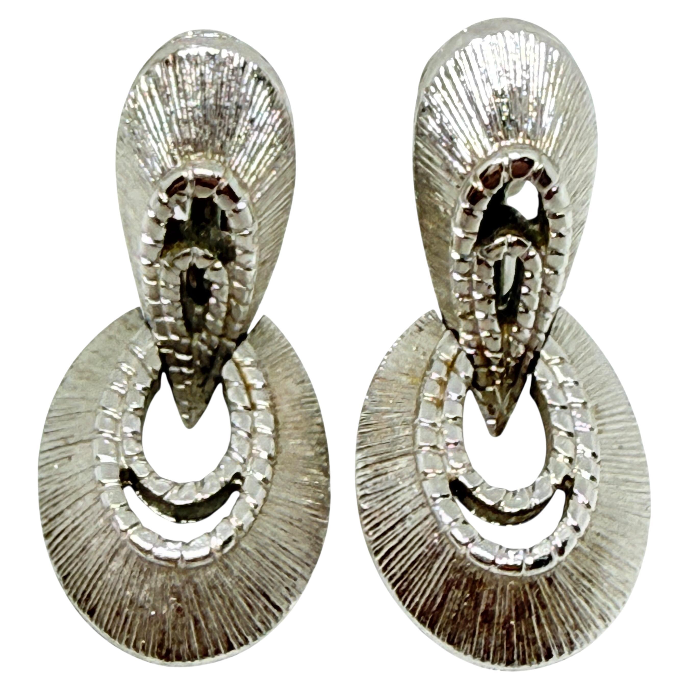 Orecchini a clip firmati Monet con battente d'argento d'epoca