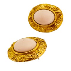 MONET signes vintage faux coral designer runway earrings