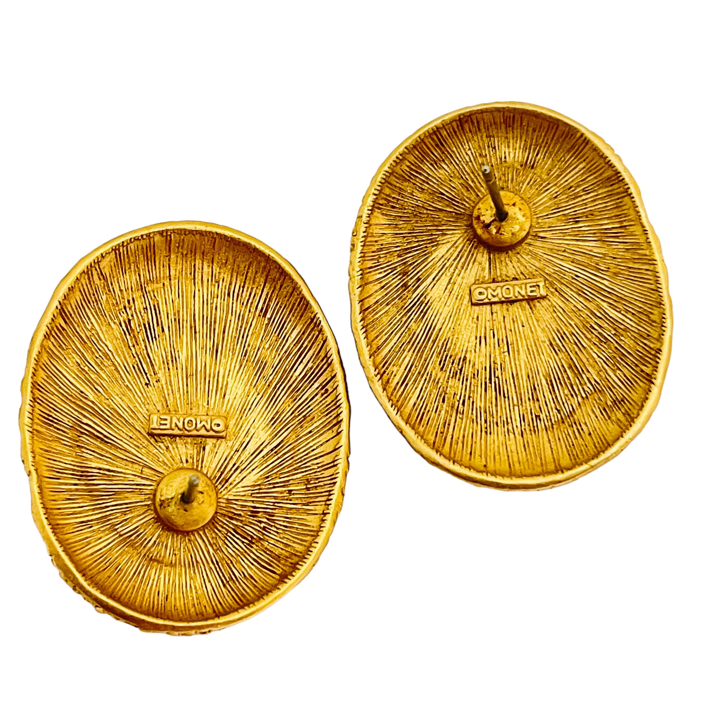 MONET signes vintage faux coral designer runway earrings In Good Condition For Sale In Palos Hills, IL