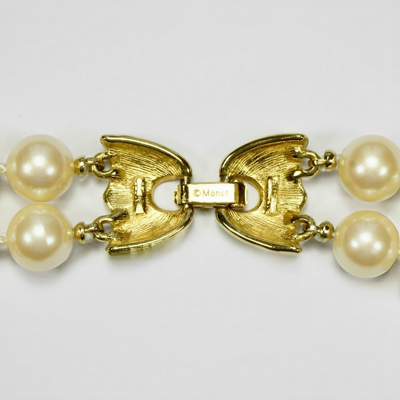 Collier Monet à deux rangs de perles en verre crème avec fermoir plaqué or, circa 1980 Unisexe en vente
