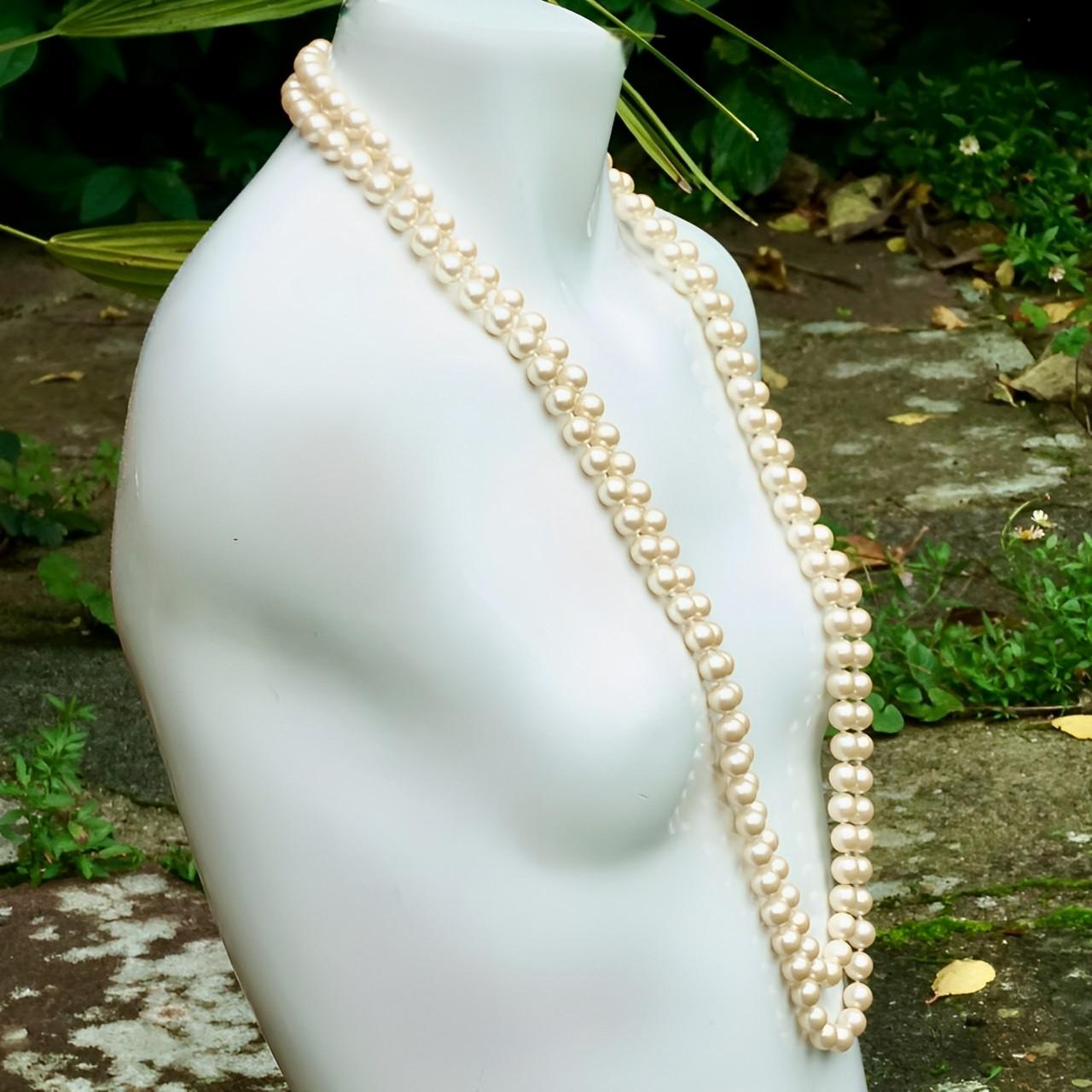 Collier Monet à deux rangs de perles en verre crème avec fermoir plaqué or, circa 1980 en vente 3