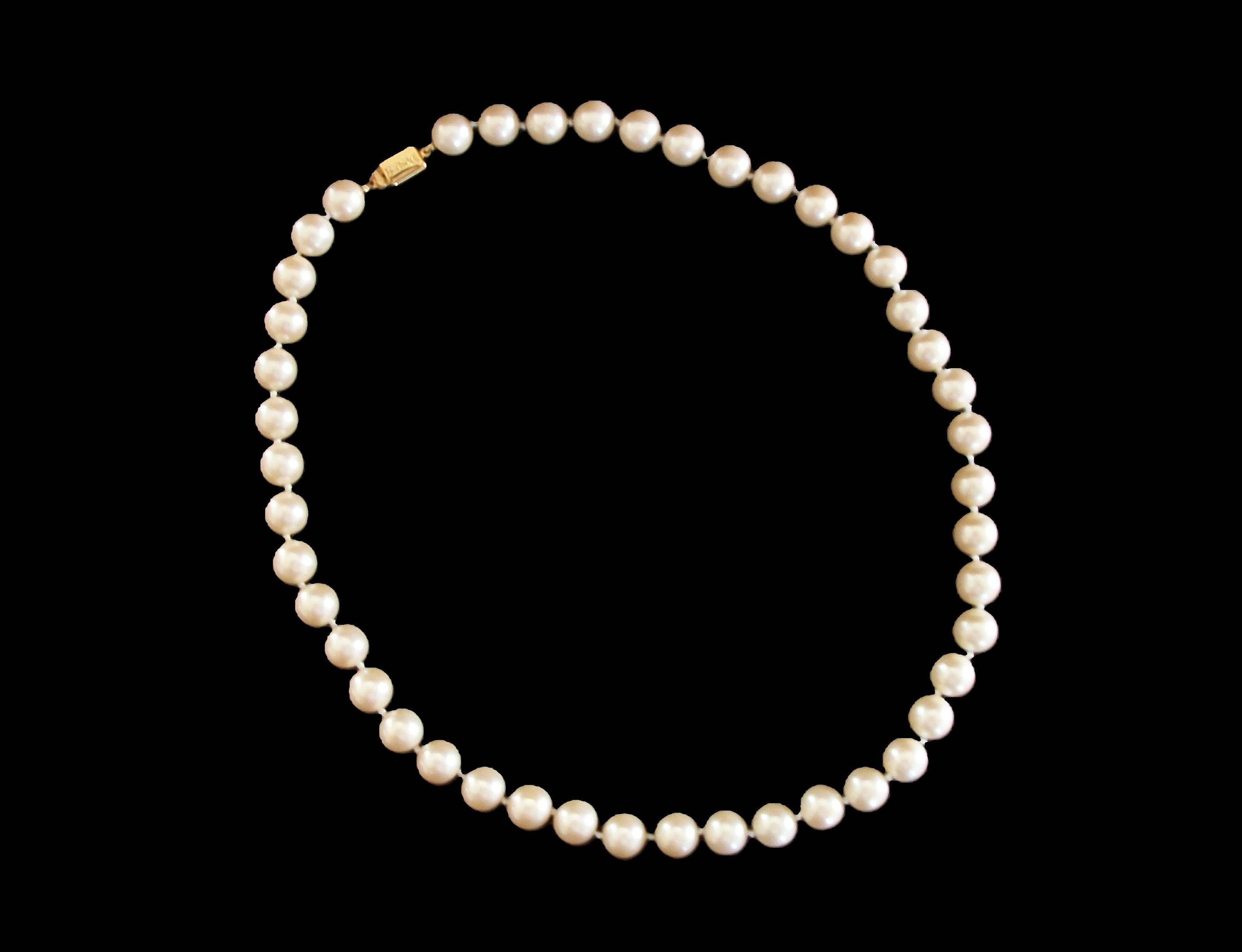 Taille ronde MONET - Vintage 12 mm. Collier de fausses perles - Noué à la main - U.S. - Circa 1980's en vente